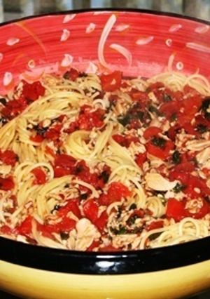 Una foto de Linguini con almejas en salsa de tomate