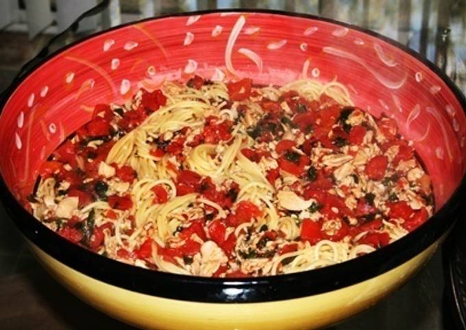 Foto principal de Linguini con almejas en salsa de tomate