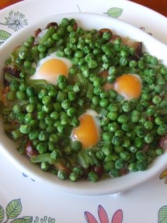 Una foto de Huevos de codorniz al plato