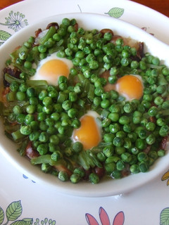Una foto de Huevos de codorniz al plato