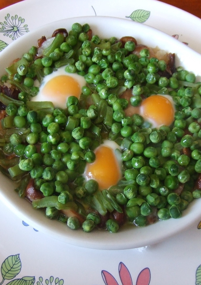 Una foto de Huevos de codorniz al plato