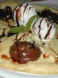 Crêpes con helado de stracciatella, dulce de leche y reducción de Pedro Ximenez