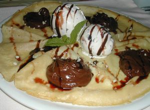 Una foto de Crêpes con helado de stracciatella, dulce de leche y reducción de Pedro Ximenez