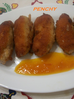 Una foto de Rollitos de lomo fritos, rellenos de queso de cabra y mermelada