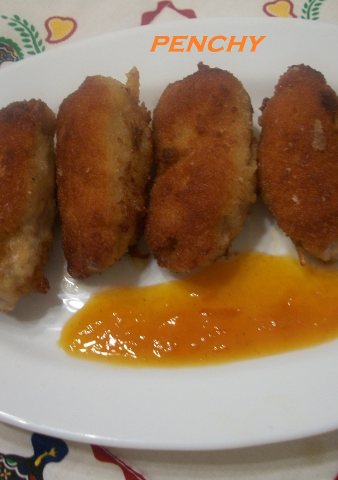 Una foto de Rollitos de lomo fritos, rellenos de queso de cabra y mermelada