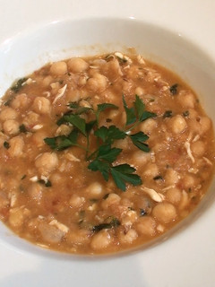 Una foto de Garbanzos guisados con huevo duro