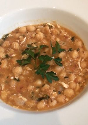 Una foto de Garbanzos guisados con huevo duro