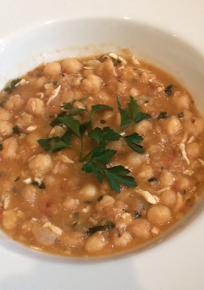 Una foto de Garbanzos guisados con huevo duro