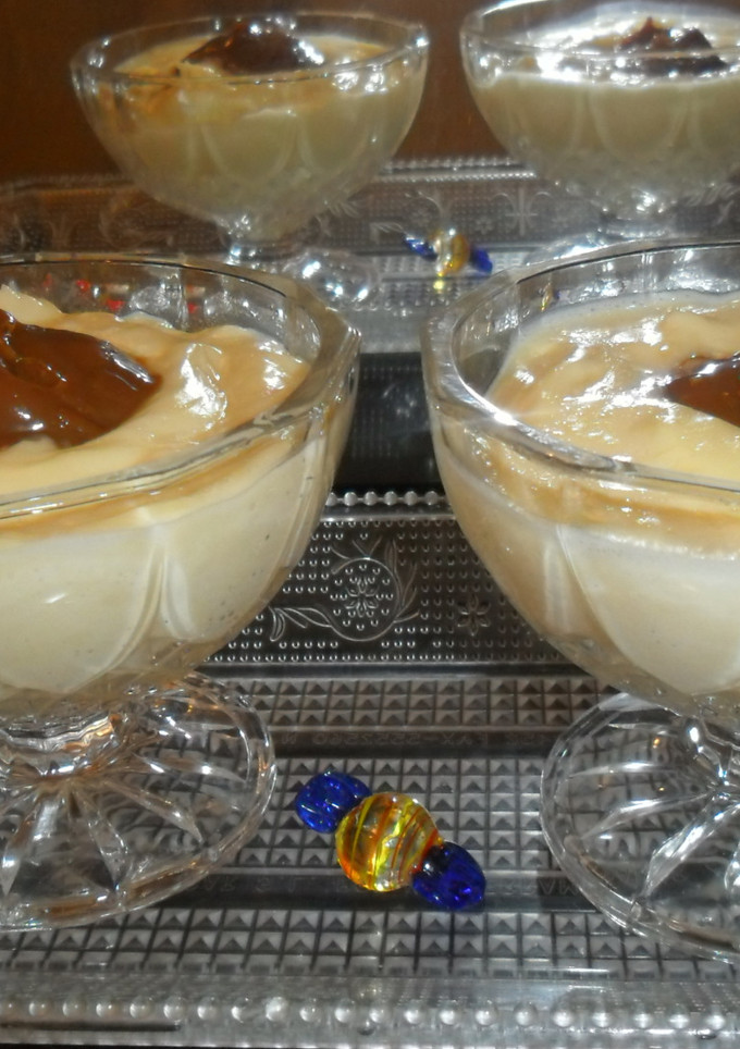 Una foto de Natillas con corazón de dulce de leche
