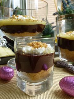 Una foto de Postre de chocolates con galletas de avellanas