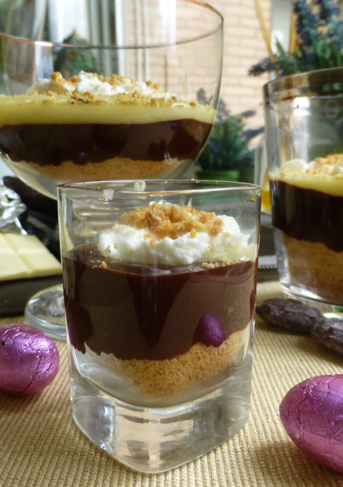 Una foto de Postre de chocolates con galletas de avellanas