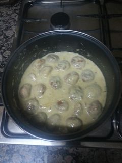 Una foto de Albóndigas con salsa carbonara