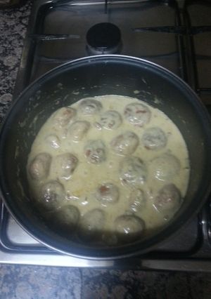 Una foto de Albóndigas con salsa carbonara