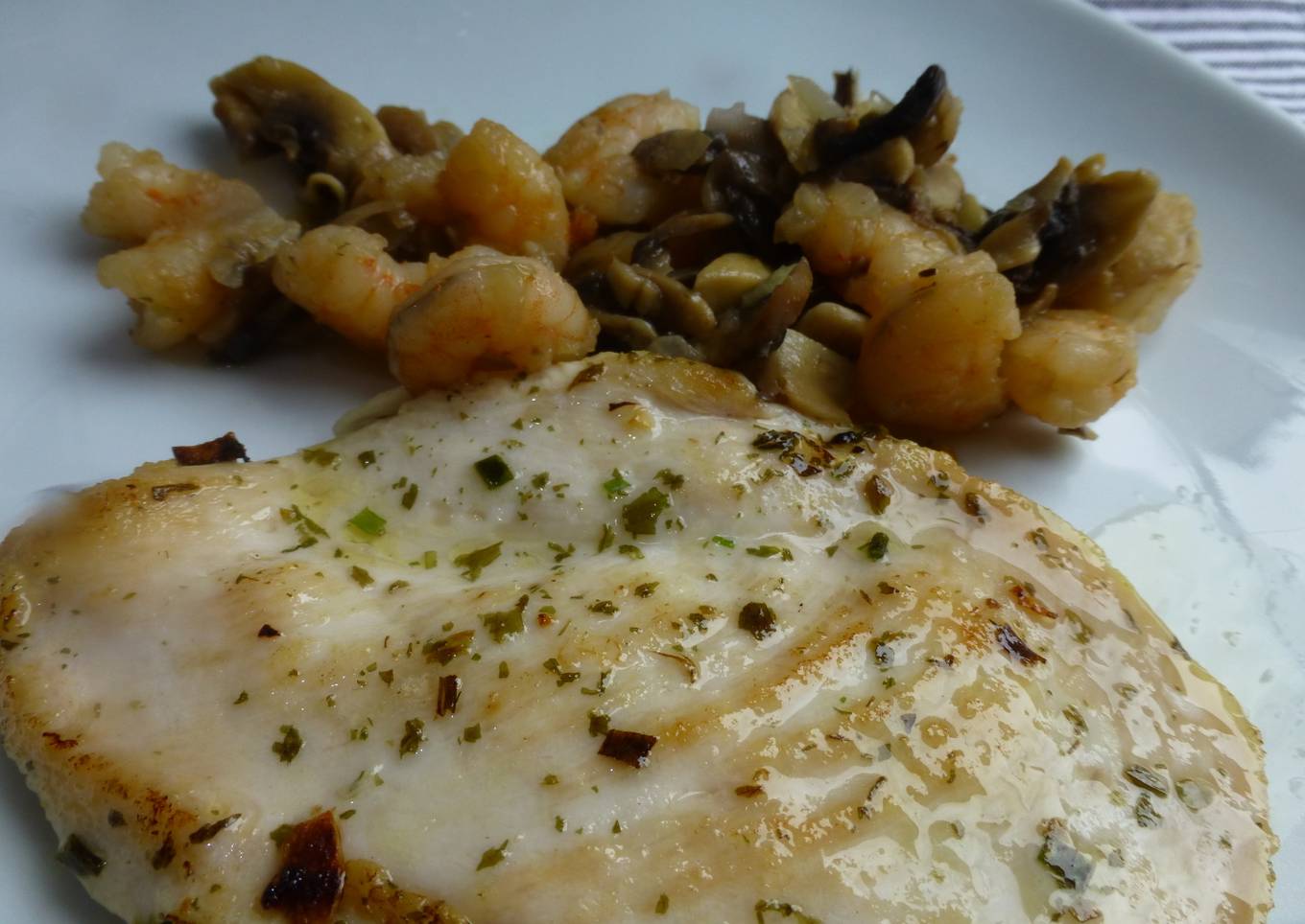 Pechuga con champiñon y gambas<br />