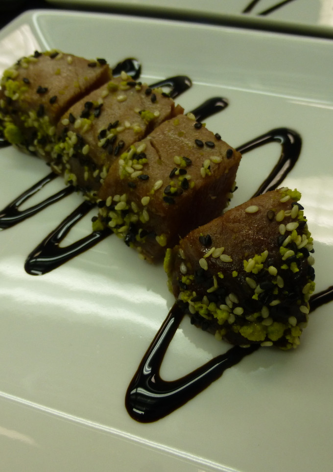 Una foto de Tataki de atún rojo