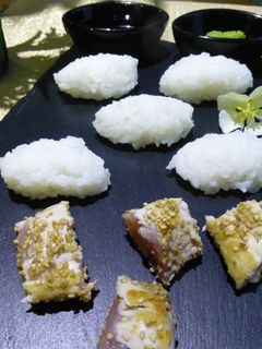 Una foto de Sashimi de atún o salmón