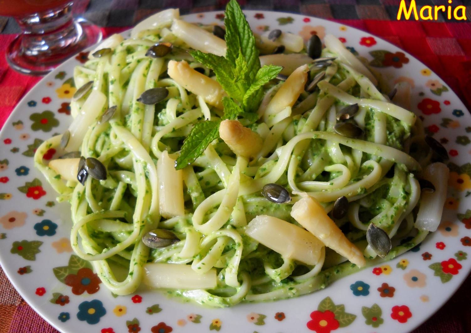 Tallarines con pesto de espinacas y almendras Receta de pensamiento