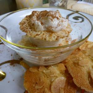 Arroz con leche con helado de leche merengada