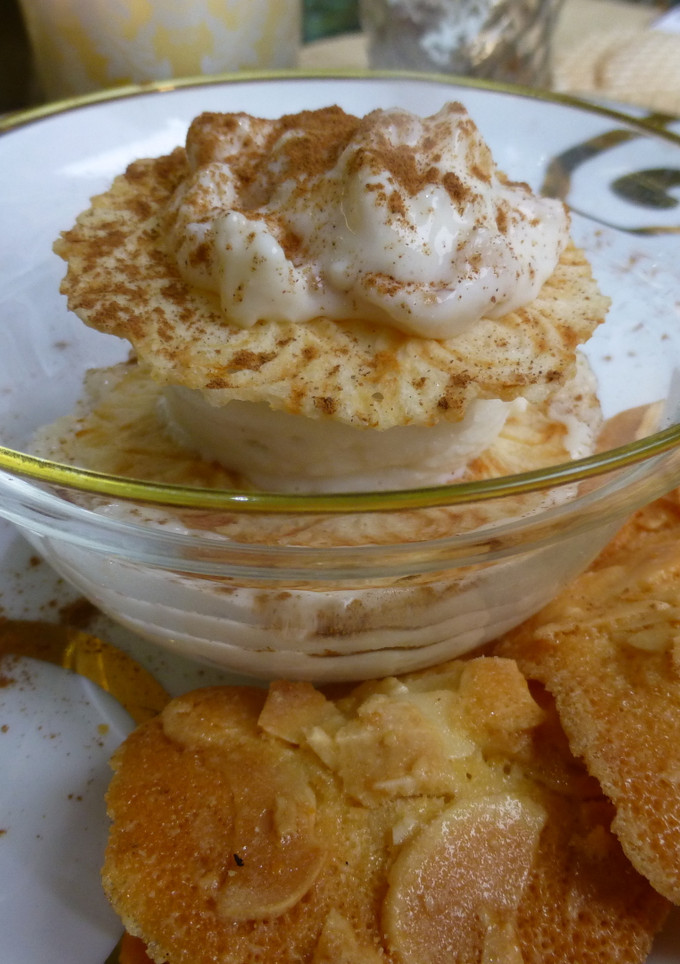 Una foto de Arroz con leche con helado de leche merengada
