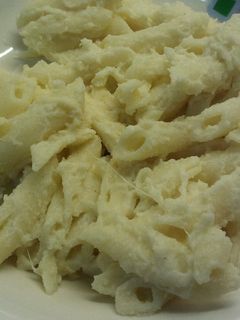 Una foto de Macarrones con salsa de coliflor