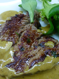 Una foto de Solomillo de ternera con salsa de mostaza