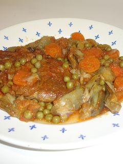 Una foto de Chuletas de cerdo con guarnición de la huerta