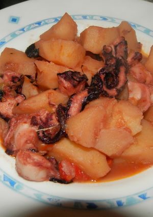 Una foto de Patatas guisadas con pulpo