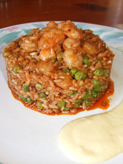 Una foto de Arroz integral con gambas y mayonesa de ajo