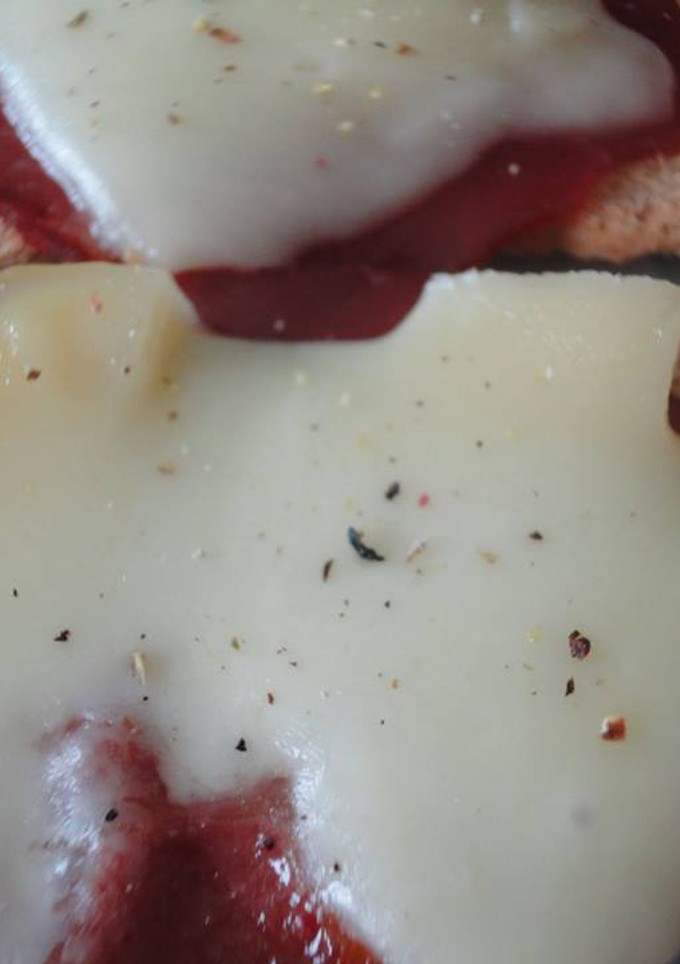Una foto de Tostada de lomo y queso
