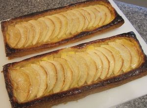 Foto principal de Tarta de hojaldre con crema pastelera y manzanas