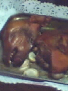 Una foto de Cabeza de cochinillo al horno