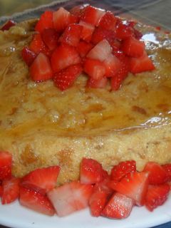 Una foto de Puding con fresas acarameladas