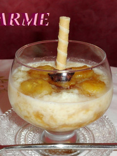 Una foto de Arroz con leche y plátano acaramelado