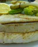 Filetes de gallo con cogollos y espárragos