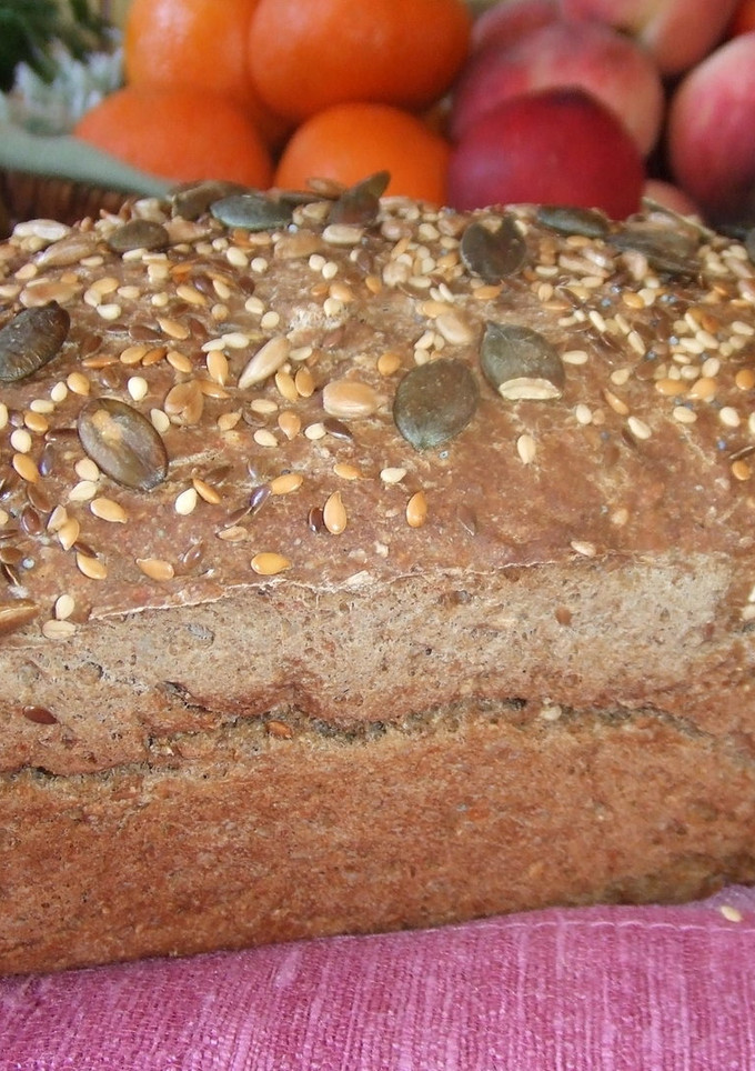 Una foto de Pan integral con semillas variadas