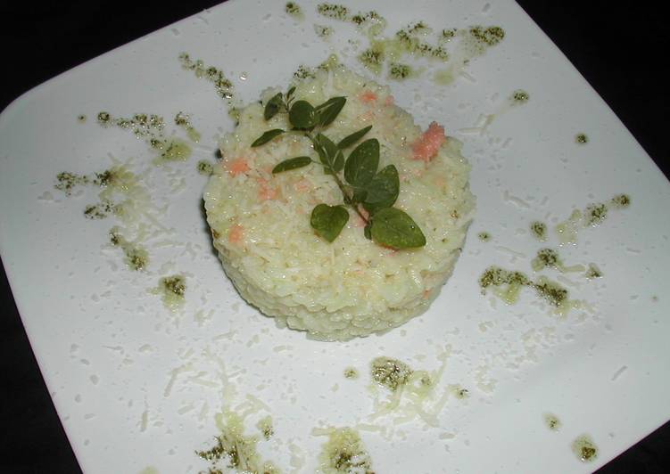 Risotto de salmón con aceite de albahaca y orégano