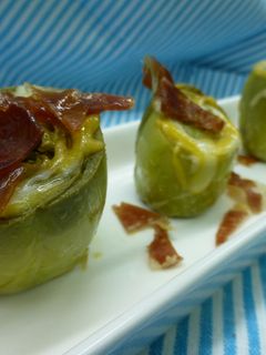 Una foto de Alcachofas con queso y crujiente de jamón
