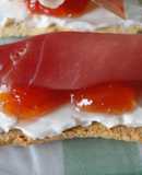 Tosta de jamón, queso y mermelada