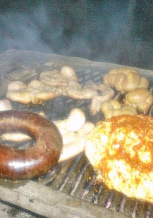 Una foto de Asado a la parrilla de chinchulines crocantes 