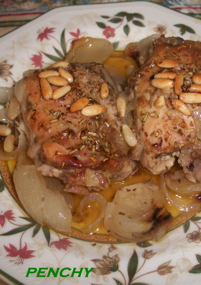 Una foto de Contramuslos de pollo empiñonados al vino