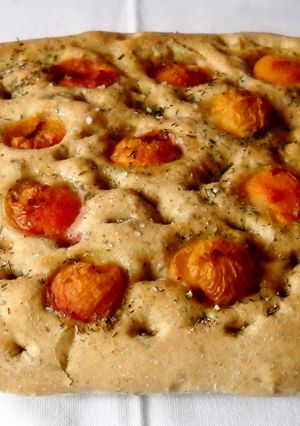 Una foto de Focaccia con albaricoques