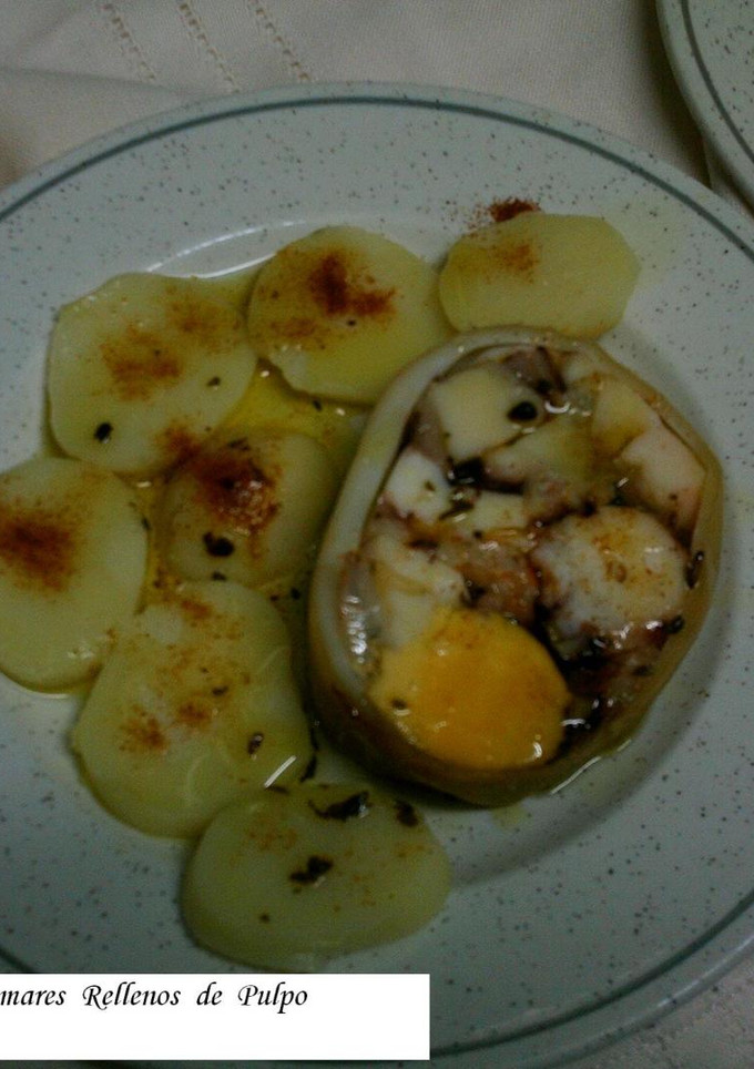 Una foto de Calamares rellenos de pulpo y gambas
