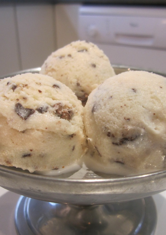 Una foto de Helado de stracciatella casero