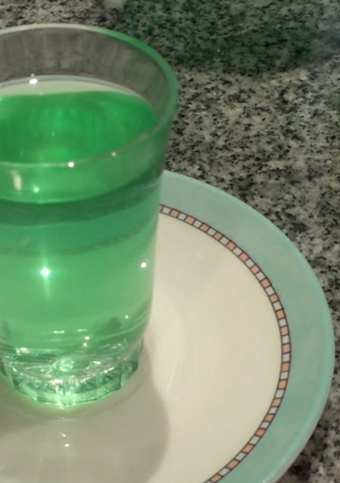 Una foto de Licor de menta casero