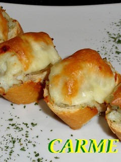 Una foto de Montaditos de bacalao agridulce gratinados