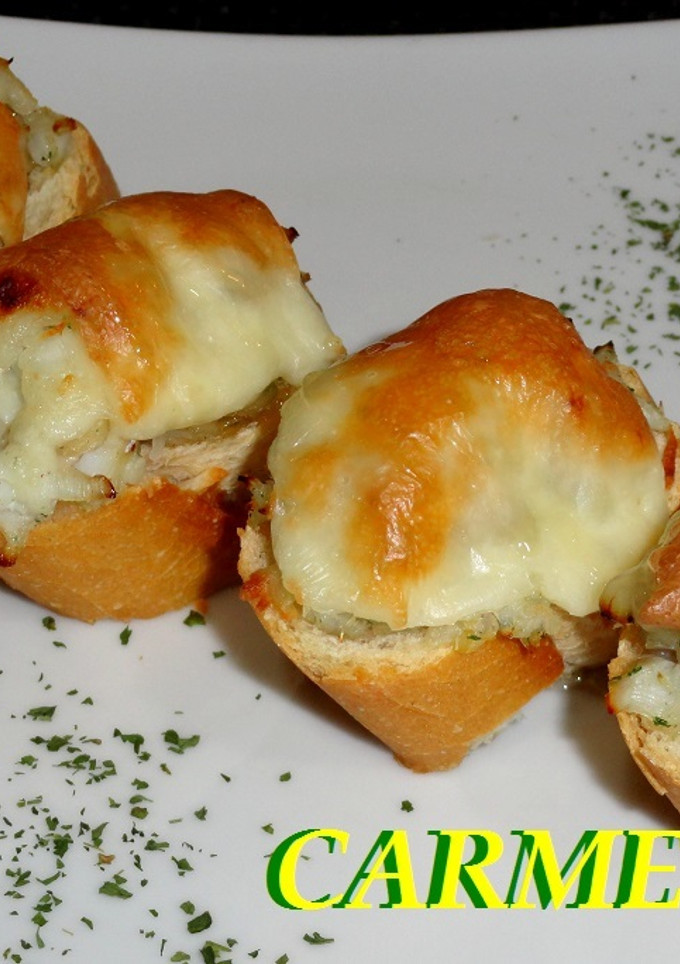 Una foto de Montaditos de bacalao agridulce gratinados
