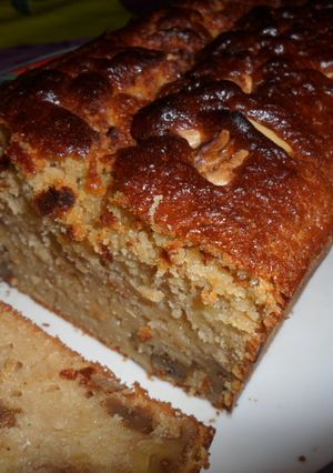 Una foto de Bizcocho fácil de manzana, nueces y canela