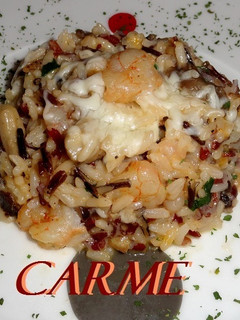 Una foto de Arroz con gambas, setas y cuatro quesos