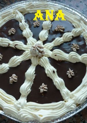 Una foto de Tarta de limón decorada