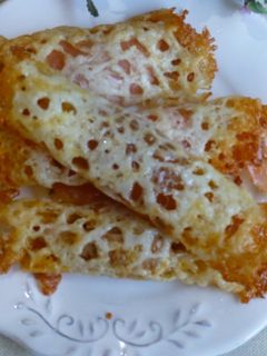 Una foto de Canapés rollo de queso con manzana y canela